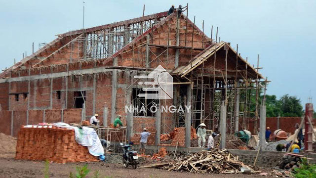 xay-nha-tam-co-can-xin-giay-phep-khong