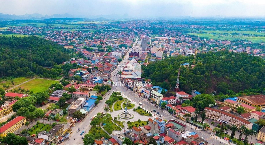 huyện Thủy Nguyên của Hải Phòng nhìn từ trên cao có đường, cây cối và nhiều công trình xây dựng