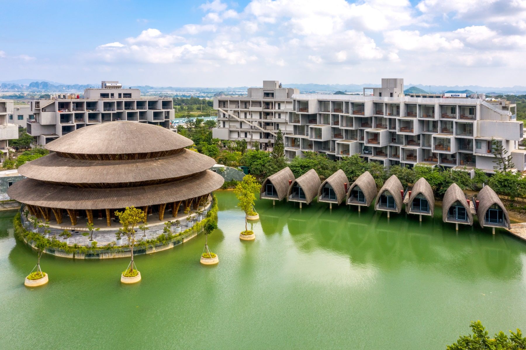nha-mau-vedana-resort-3.jpg