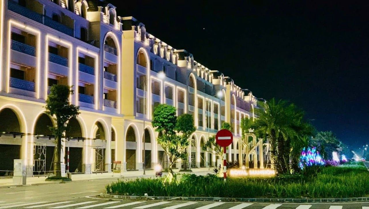 anh-thuc-te-ban-dem-royal-mansion.jpg
